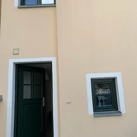 City-Apartment Mit Parkplatz & Fahrradraum! Nur 300M Zum Stadthafen Schwerin  Exterior photo
