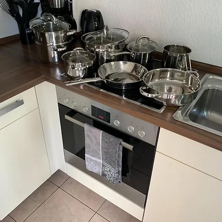City-Apartment Mit Parkplatz & Fahrradraum! Nur 300M Zum Stadthafen Schwerin  Exterior photo