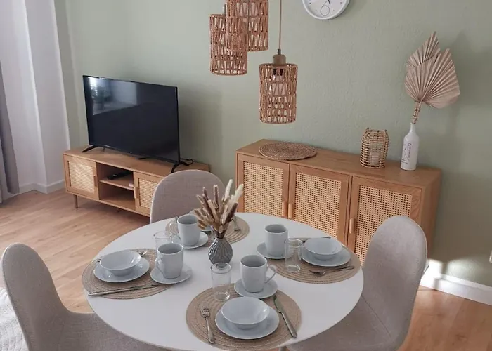 City-Apartment Mit Parkplatz & Fahrradraum! Nur 300M Zum Stadthafen