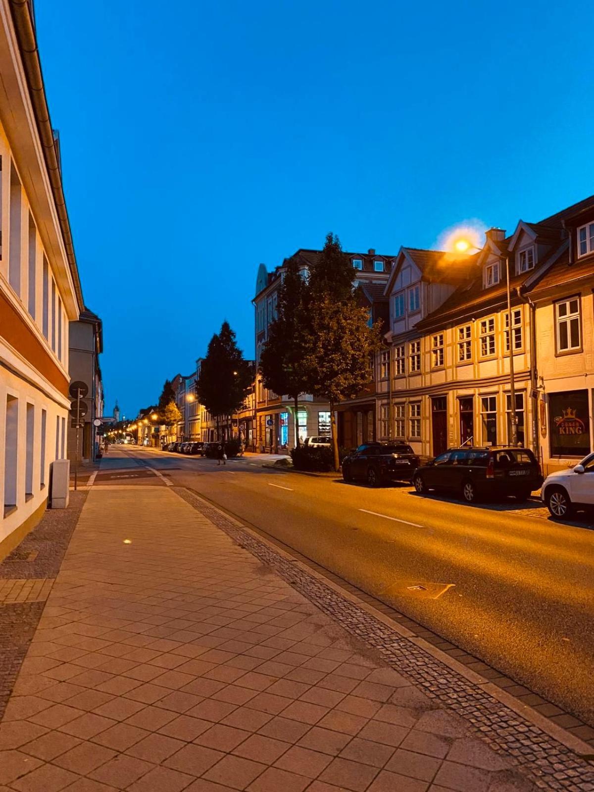 City-apartment Mit Parkplatz & Fahrradraum! Nur 300m Zum Stadthafen Apartment